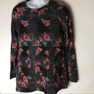 Tacera Top Black w/Red Roses Women's‎ Medium